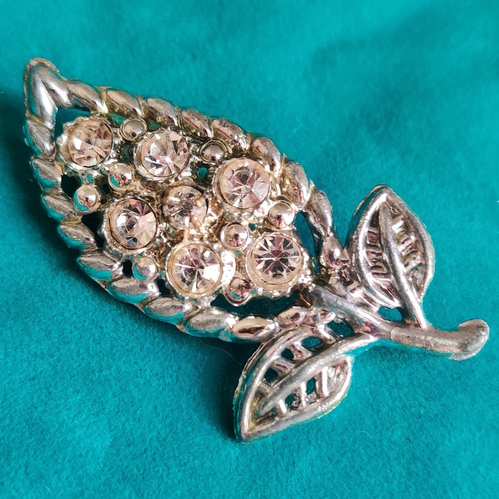 Vintage Pot Metal art deco paste figural leaf brooch